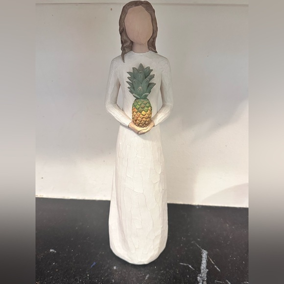 Willow Tree Collection Hearth & Home Girl Holding Pineapple Large 15” figurine - Picture 1 of 8